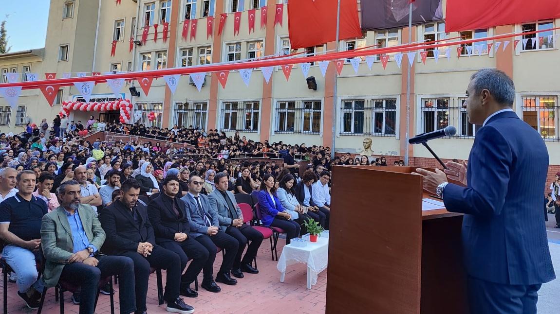 Mehmet Akif Ersoy İlkokulu'nda gerçekleşen İlköğretim Haftası açılış programında öğrencilerimiz müzik dinletisi gerçekleştirdi.